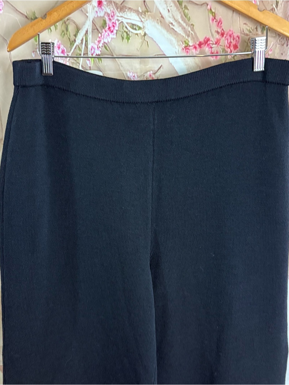 St. John Black Wide-Leg Ribbed Knit Pants - Picture 3 of 9